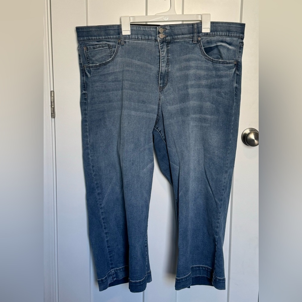 Women’s Plus Mid-Rise Terra & Sky 24W Jean Capris wide leg